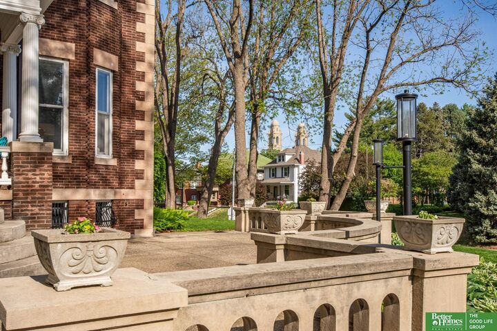 Property Photo:  520 N 38 Street  NE 68131 