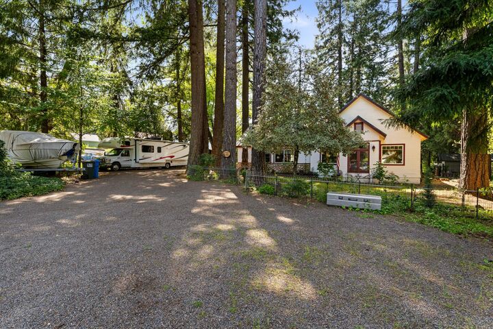 Property Photo:  1631 Mill Creek Drive  OR 97536 