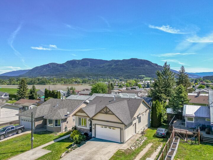 Property Photo: 1903 Northern Street BC V0E 1V0