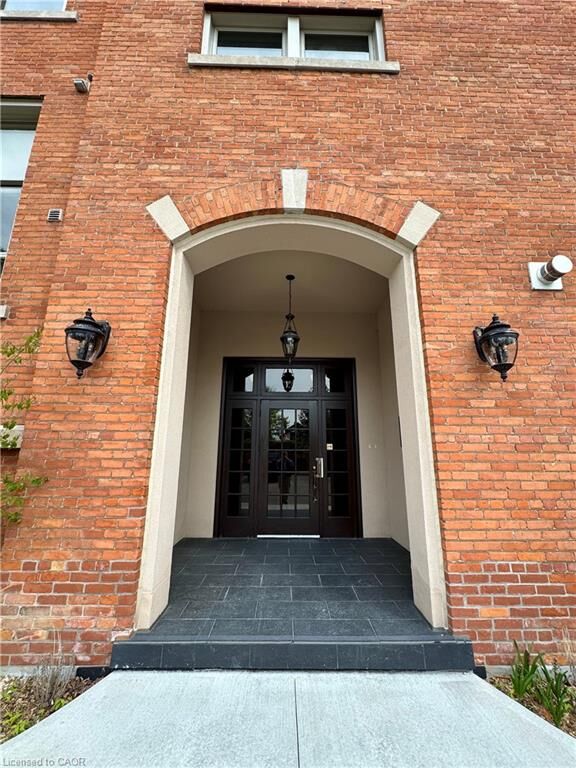 Property Photo:  357 Hunter Street W 32  ON L8P 1S6 