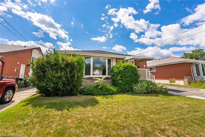 Property Photo:  172 Fennell Avenue E Upper  ON L9A 1S3 