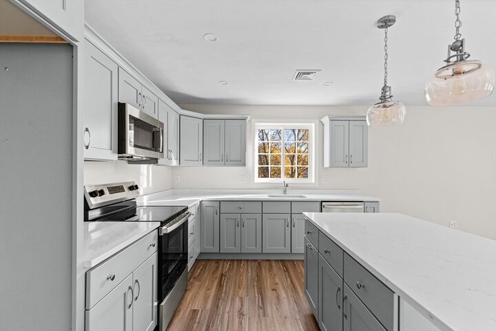 Property Photo:  393-5 Court St 5  MA 02360 