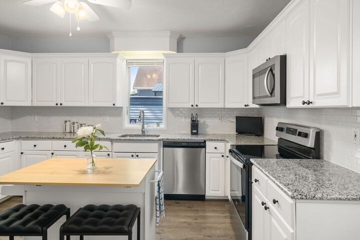 Property Photo:  147 Oak  MA 02351 
