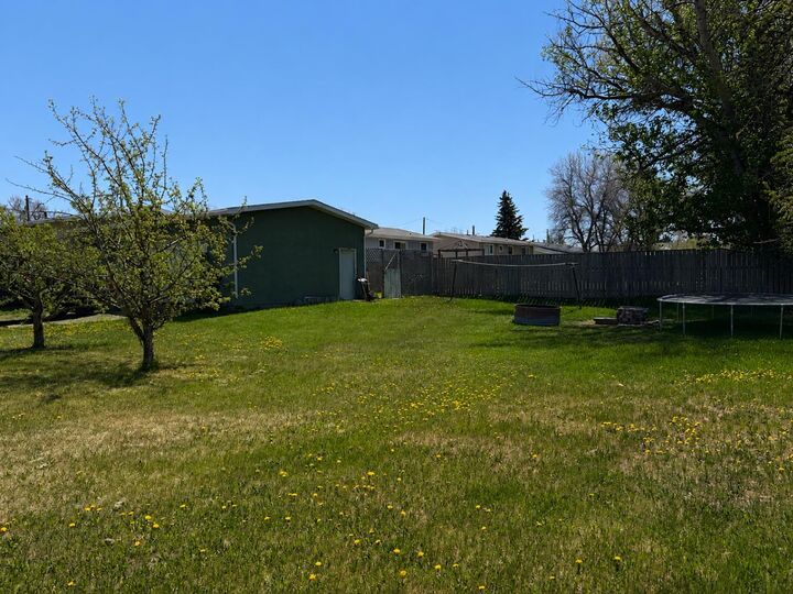 Property Photo:  422 3rd Ave  AB T0K 2E0 