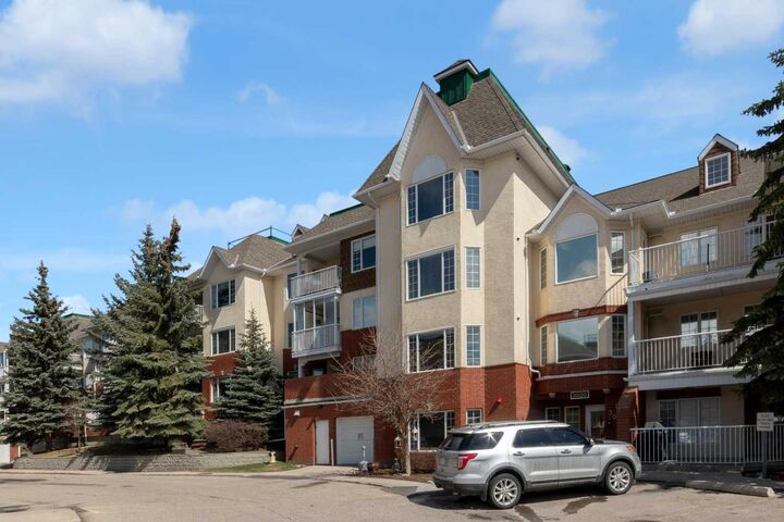 Property Photo: 3115 Sienna Park Green SW 3115 AB T3H 3N7