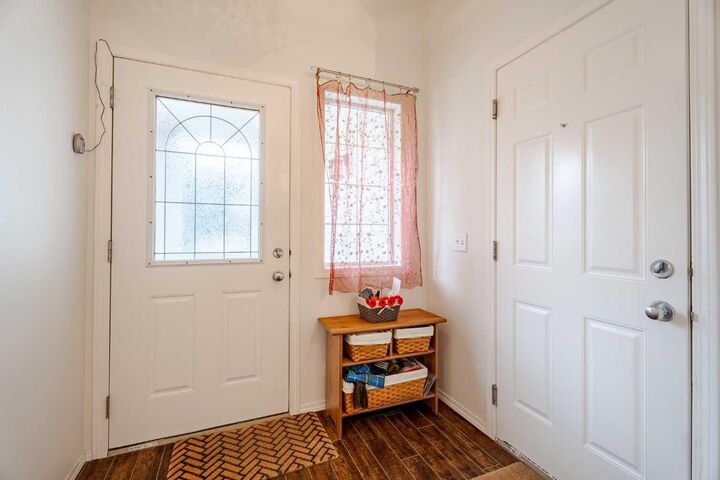Property Photo:  41 Everridge Court SW  AB T2J 6A3 