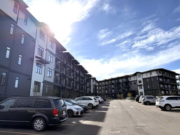 Property Photo: 70 Sage Hill Walk NW 106 AB T3R 2H6