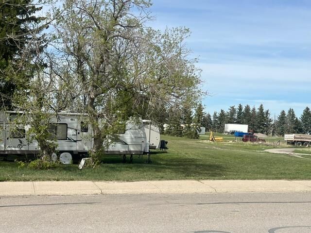 Property Photo: 593 3 Avenue E AB T0K 0K0