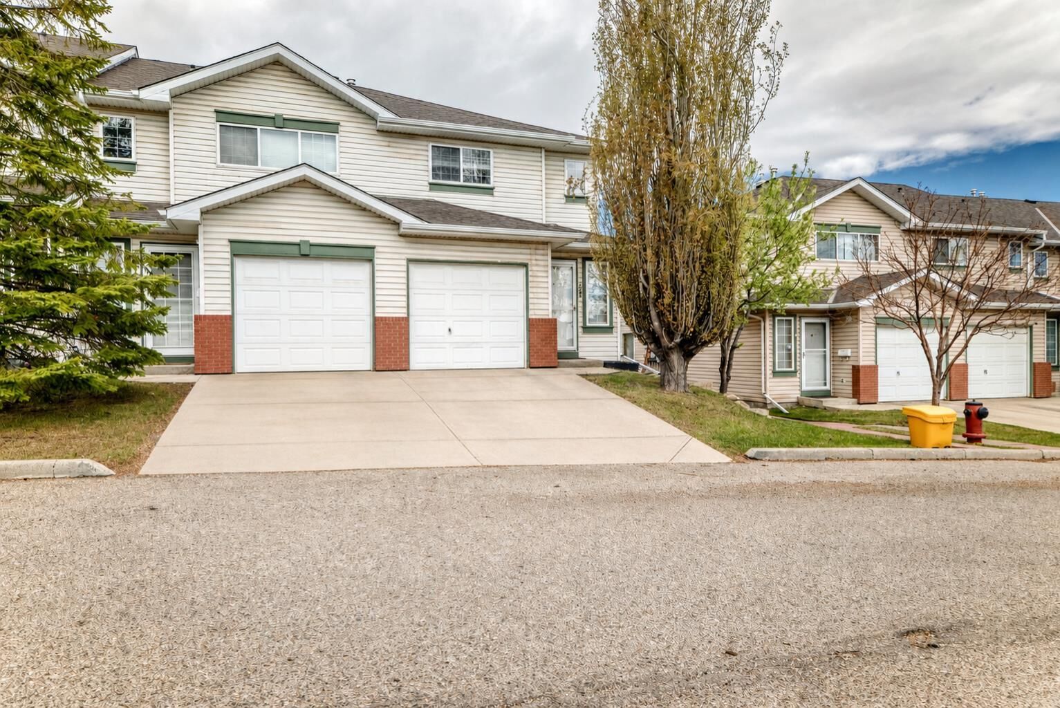 Property Photo:  152 Country Hills Villas NW  AB T3K 4S8 
