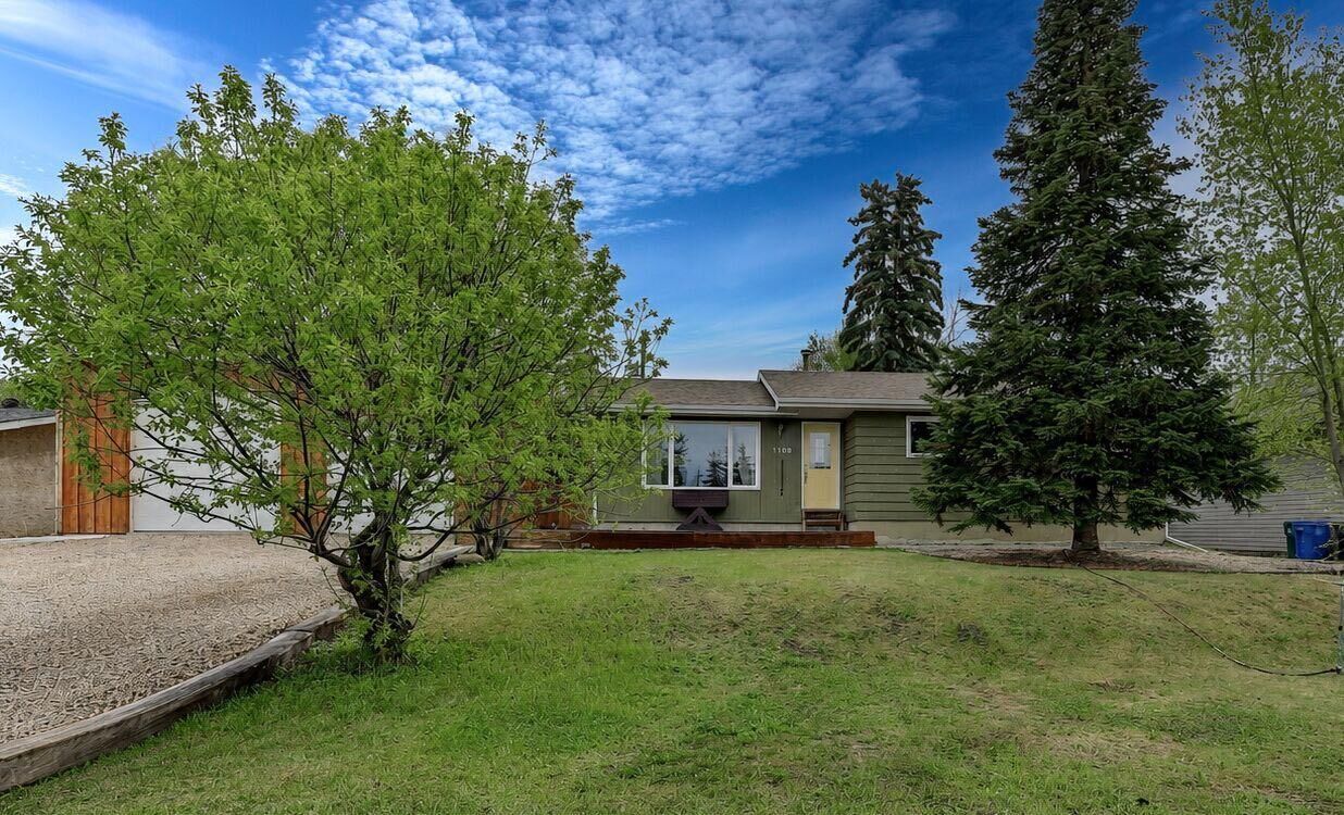 Property Photo:  1108 6 Avenue  AB T0H 0C0 