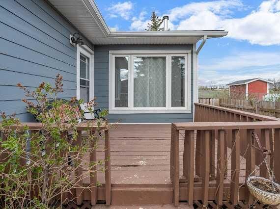 Property Photo:  126 Glenhill Drive  AB T0L 0W3 