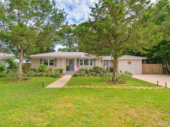 Property Photo: 1660 E Cross St FL 32503