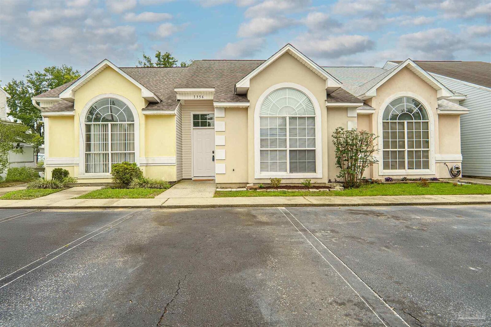 Property Photo:  1356 Redwood Ln  FL 32563 