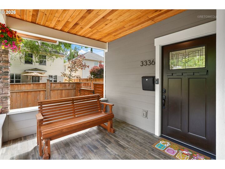 Property Photo:  3336 SE Washington St  OR 97214 
