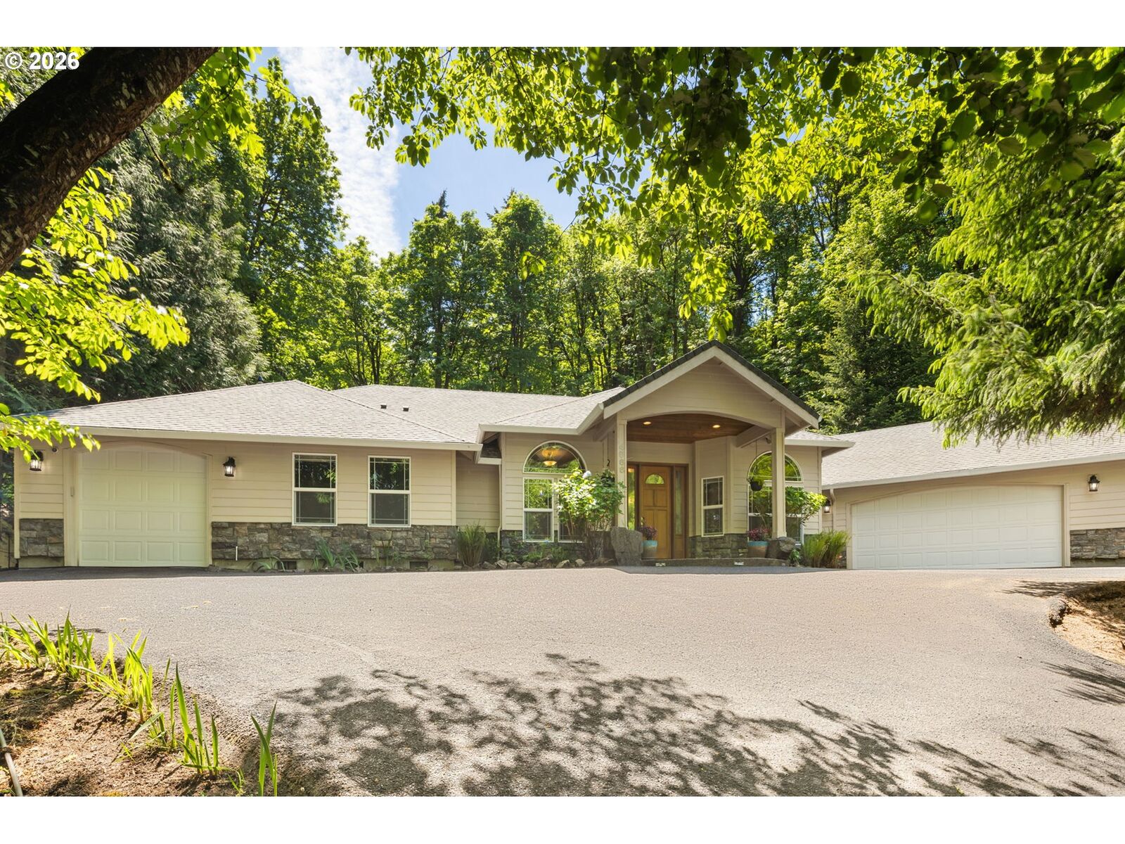 Property Photo:  4566 SE Aldercrest Rd  OR 97222 