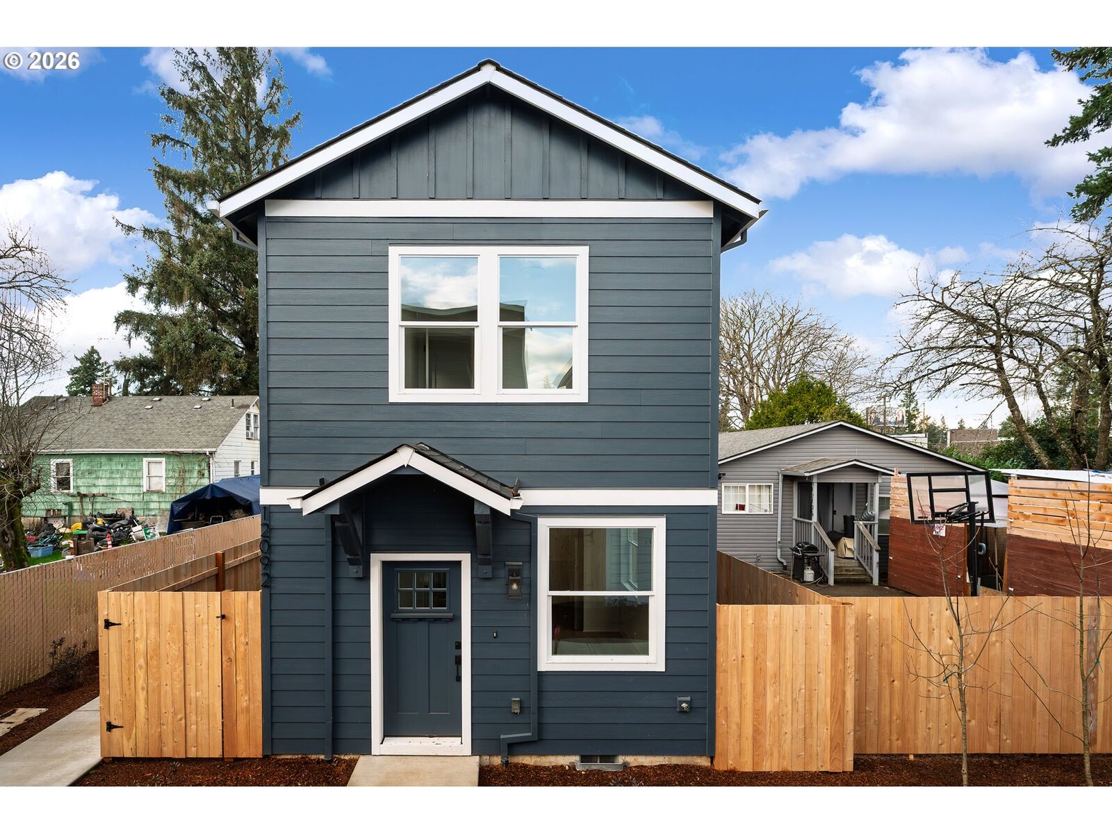 Property Photo: 12092 SE Market St OR 97216