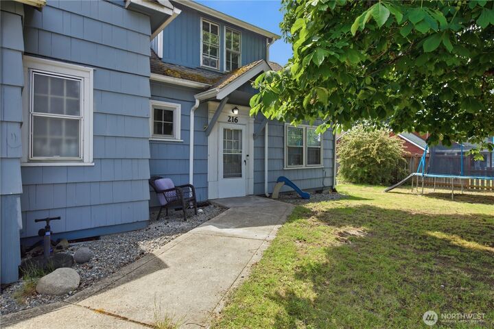 Property Photo:  216  127th Street E  WA 98445 