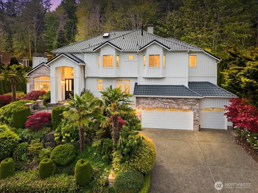 Property Photo:  6063  156th Place SE  WA 98006 