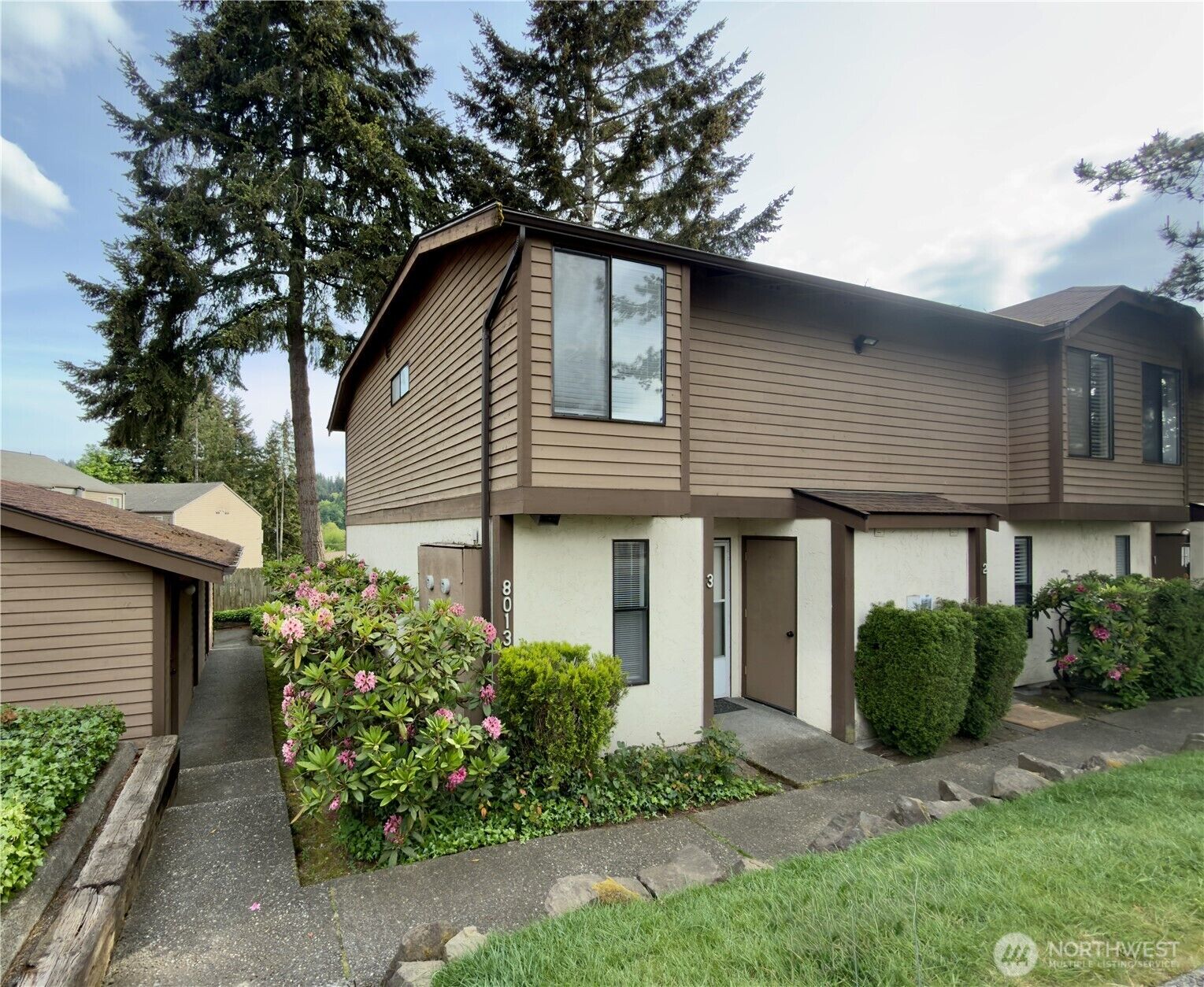 Property Photo:  8013 NE 177th Court 403  WA 98028 