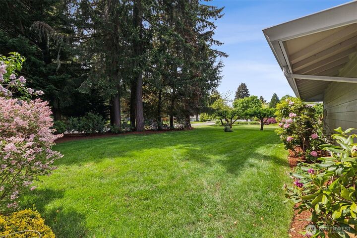 Property Photo:  7204  44th Avenue NE  WA 98516 