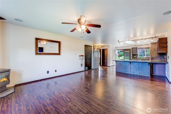 Property Photo: 3315 18th Street Pl SW WA 98373