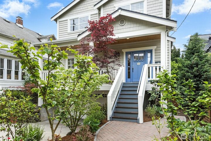 Property Photo:  621 NE 77th Street  WA 98115 