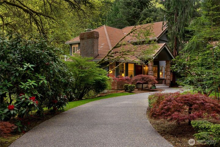 Property Photo: 14124 229th Drive SE WA 98027