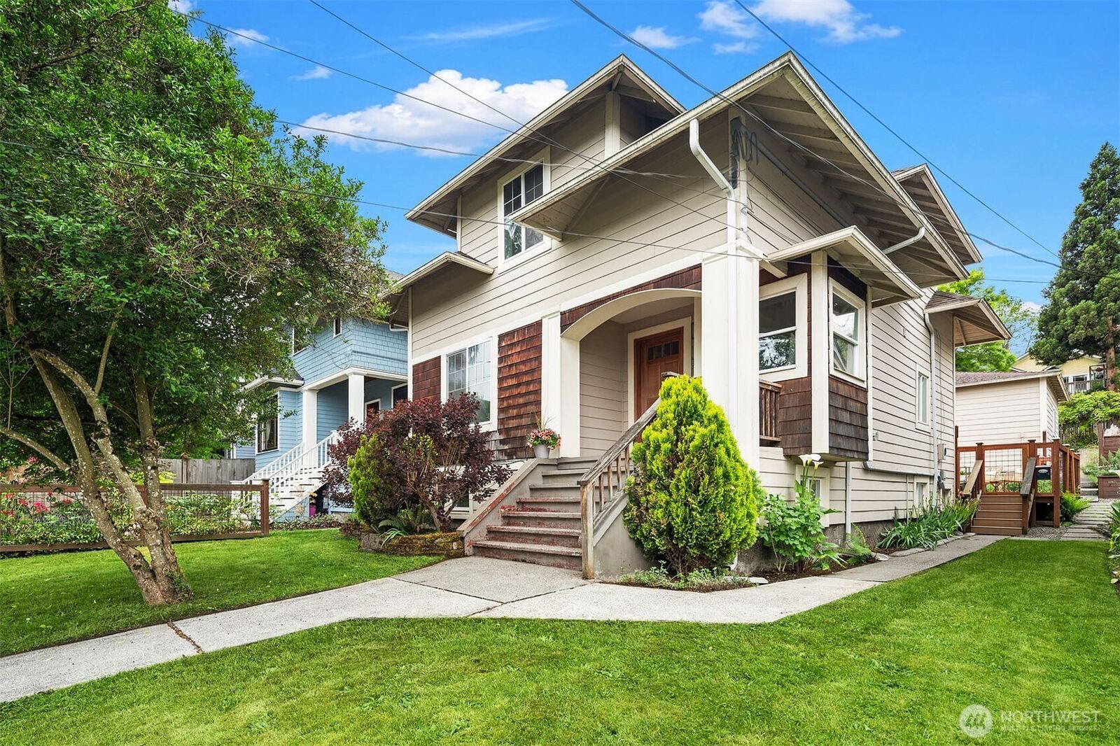 Property Photo:  1513  27th Avenue  WA 98122 