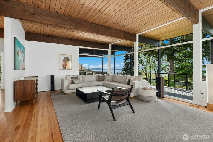 Property Photo:  1814  Starling Street  WA 98388 