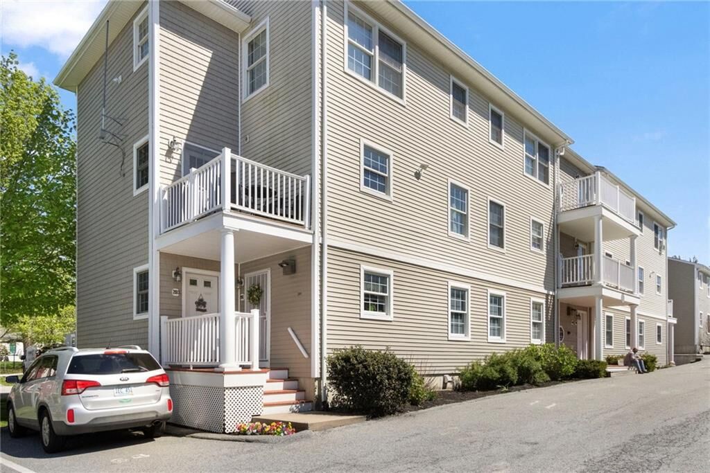 Property Photo:  231 Maple Avenue 201  RI 02840 