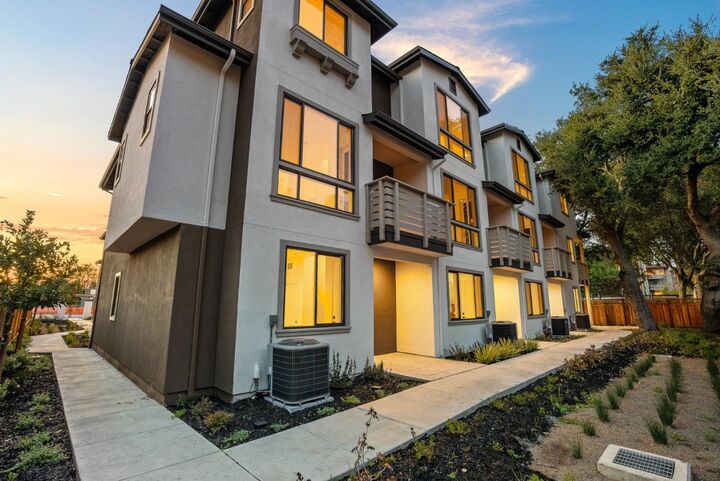 Property Photo:  955 Woodside Road  CA 94061 