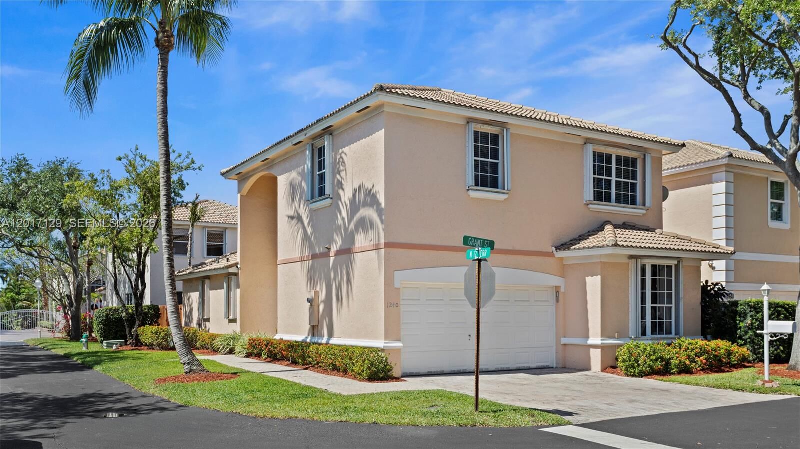 Property Photo:  1240 Grant St  FL 33019 