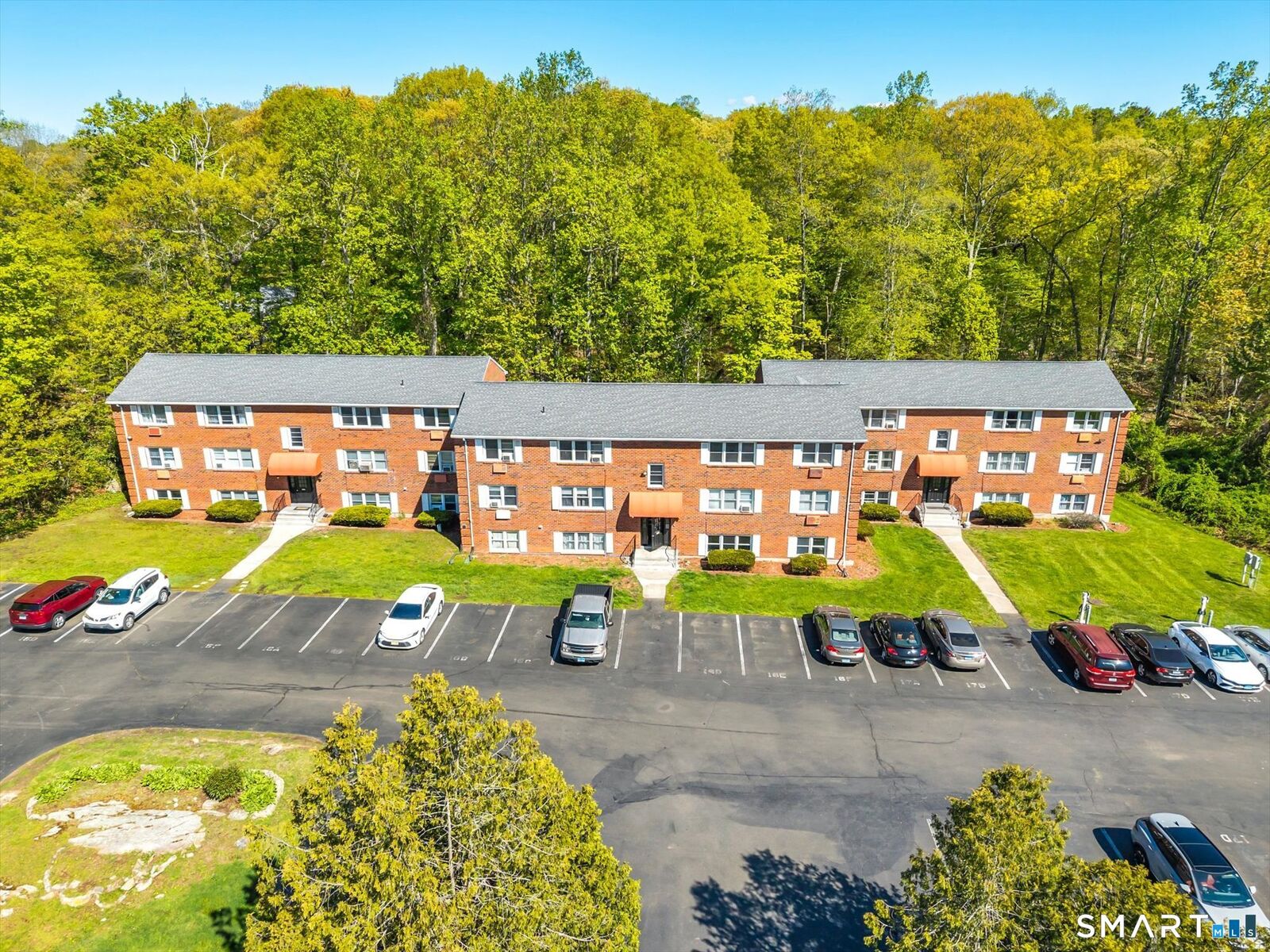 Property Photo:  40-44 Briarwood Lane  CT 06405 