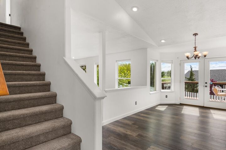 Property Photo:  1015 N Fox Ridge Rd 814 E Justin (Corner Of Justine &Amp Fox  WA 99022 