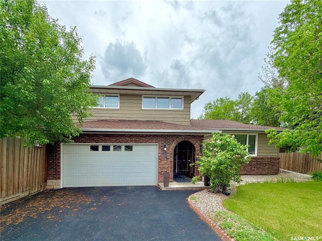 Property Photo: 182 Lincoln Drive SK S4S 6R5