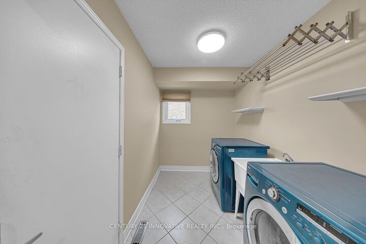 Property Photo:  42 Kevi Crescent  ON L4B 3C8 