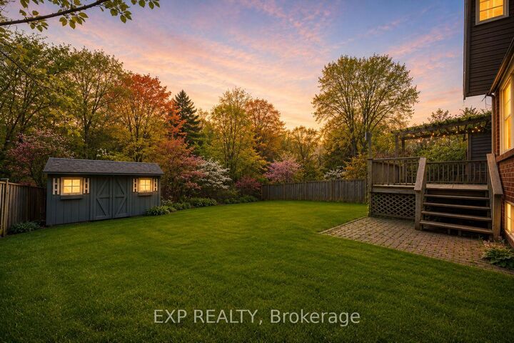 51 Sanderson Crescent — photo 1