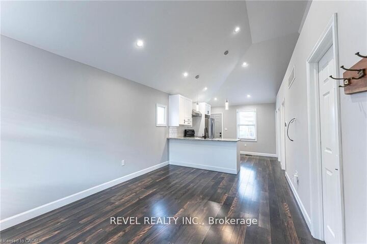 222 Kensington Avenue N — photo 1