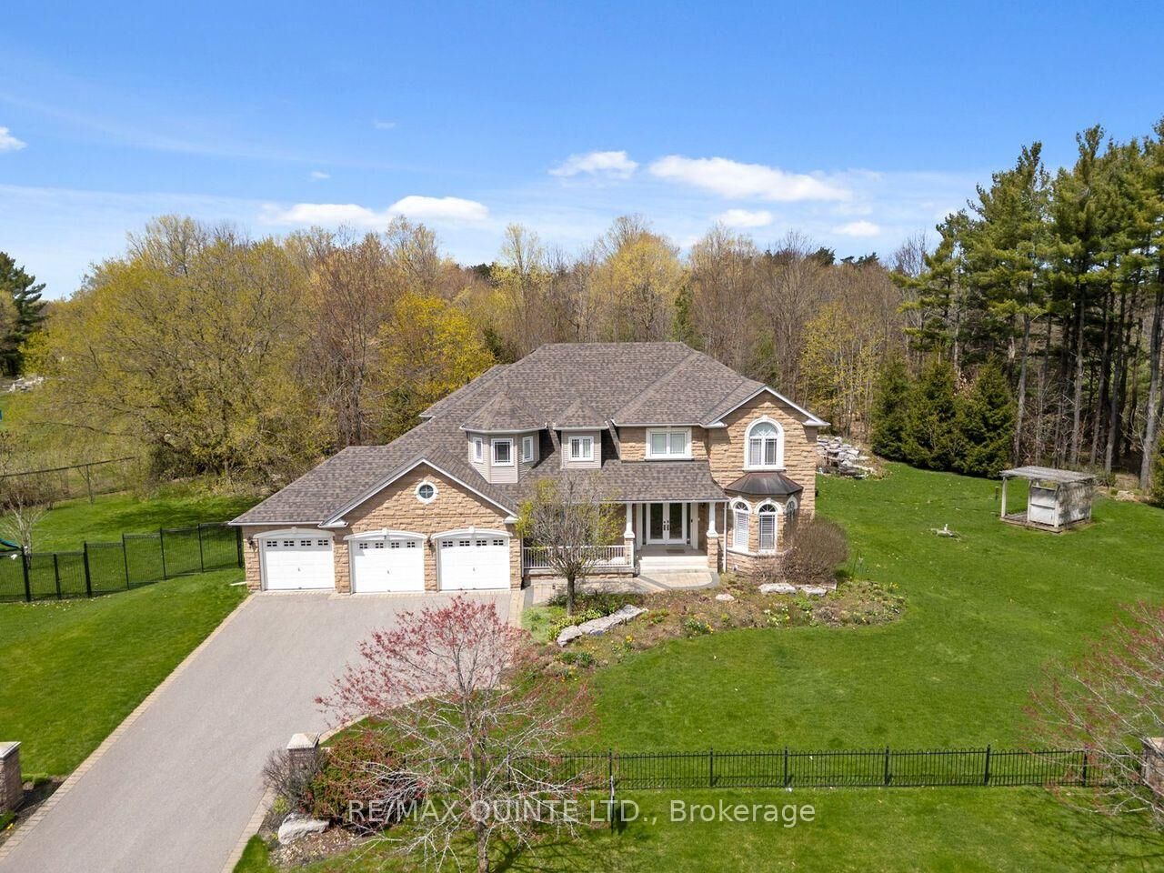 Property Photo: 2 Treeview Avenue ON L4A 1R1