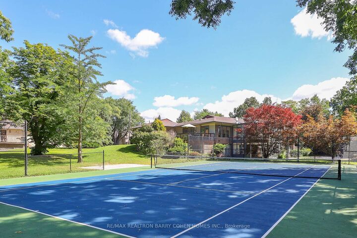 Property Photo:  5 Purling Place  ON M3B 1V4 