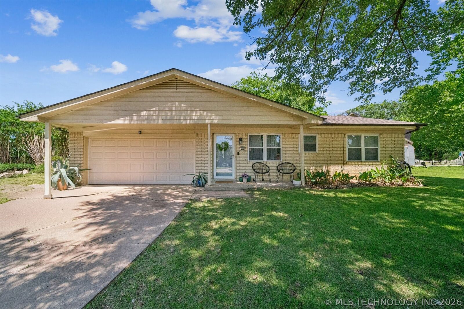 Property Photo:  812 W Atlanta Place  OK 74012 