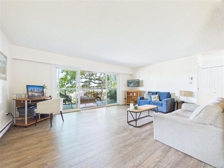 Property Photo: 1665 Oak Bay Ave #401 BC V8R 1B5