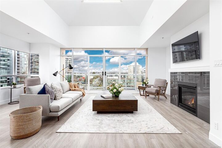 1010 View St 1102 — photo 1