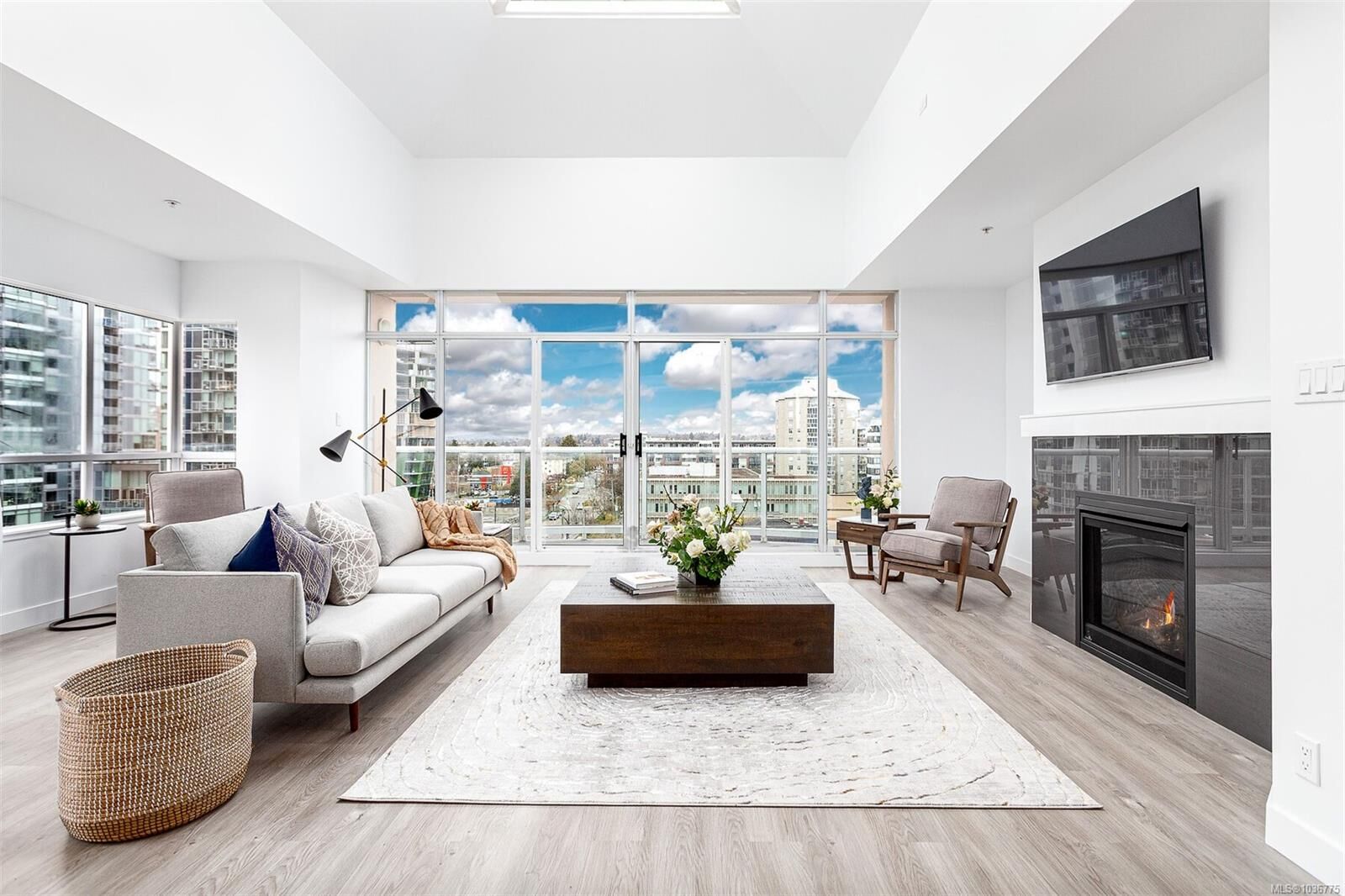 Property Photo: 1010 View St 1102 BC V8V 4Y3