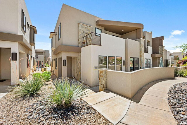 Property Photo:  2306 N Park Center Dr 43  UT 84780 