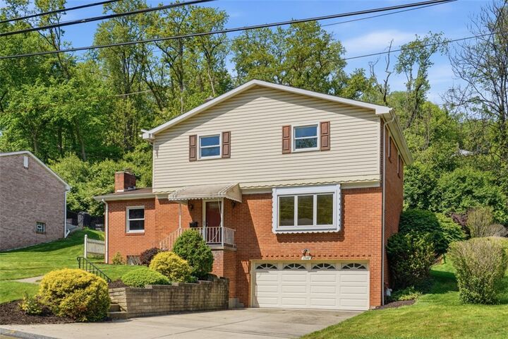 Property Photo:  1548 Spreading Oak Dr  PA 15220 