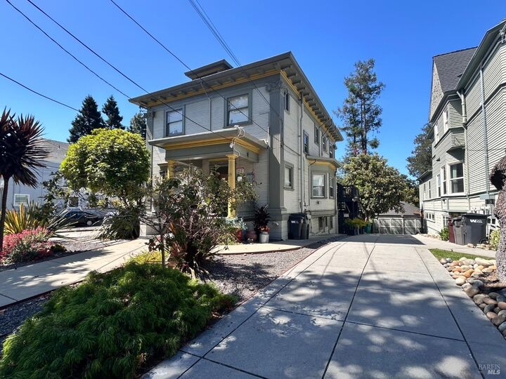 Property Photo:  29 Moss Avenue  CA 94610 