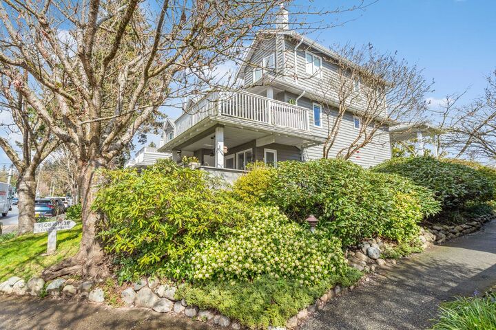 1518 Bowser Avenue 205 — photo 1