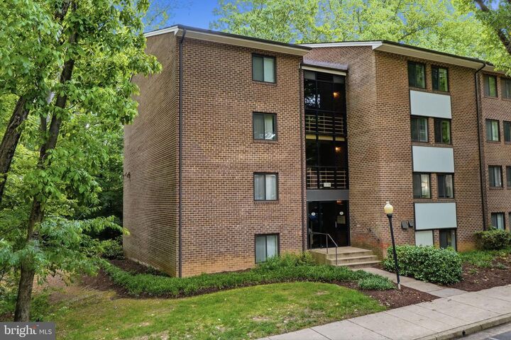 Property Photo: 1558 Northgate Square 32B 1558-32B VA 20190