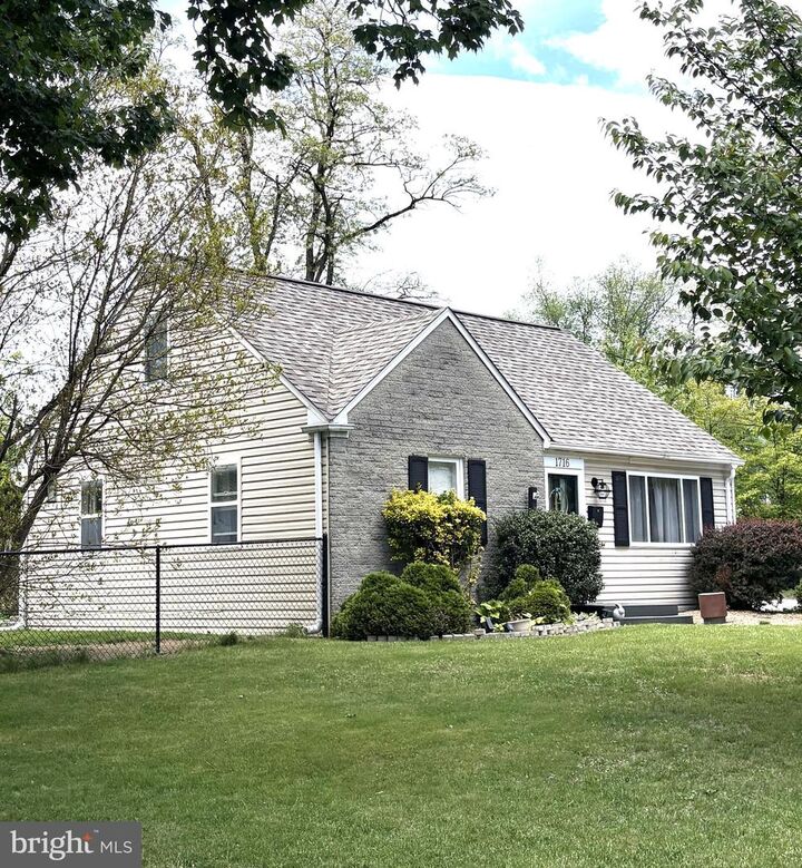 Property Photo:  1716 Glenside Drive  PA 17109 